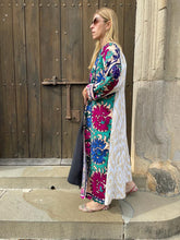 Carica l&#39;immagine nel visualizzatore di Gallery, Kimono Ikat + Suzani
