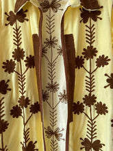 Carica l&#39;immagine nel visualizzatore di Gallery, Silk embroidery velvet kimono
