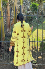 Carica l&#39;immagine nel visualizzatore di Gallery, Silk embroidery velvet kimono

