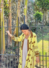 Load image into Gallery viewer, Silk embroidery velvet kimono
