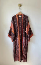 Cargar imagen en el visor de la galería, Long Silk Kimono

