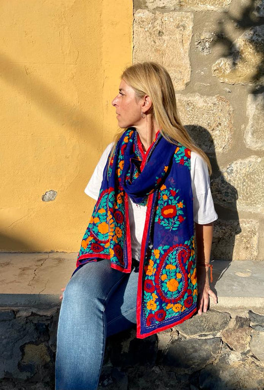 Shawl embroidered