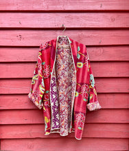 Carica l&#39;immagine nel visualizzatore di Gallery, Vintage Reversible Kantha Kimono
