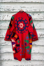 Load image into Gallery viewer, Vintage Suzani reversible Jacket

