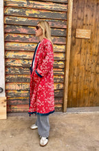 Load image into Gallery viewer, Velvet reversible kimono
