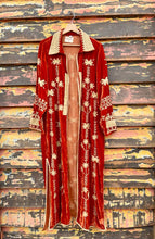 Carica l&#39;immagine nel visualizzatore di Gallery, Silk velvet embroidered kimono
