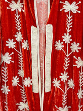 Carica l&#39;immagine nel visualizzatore di Gallery, Silk velvet embroidered kimono
