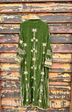 Load image into Gallery viewer, Velvet embroidered kimono
