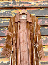 Load image into Gallery viewer, Silk velvet embroidered kimono
